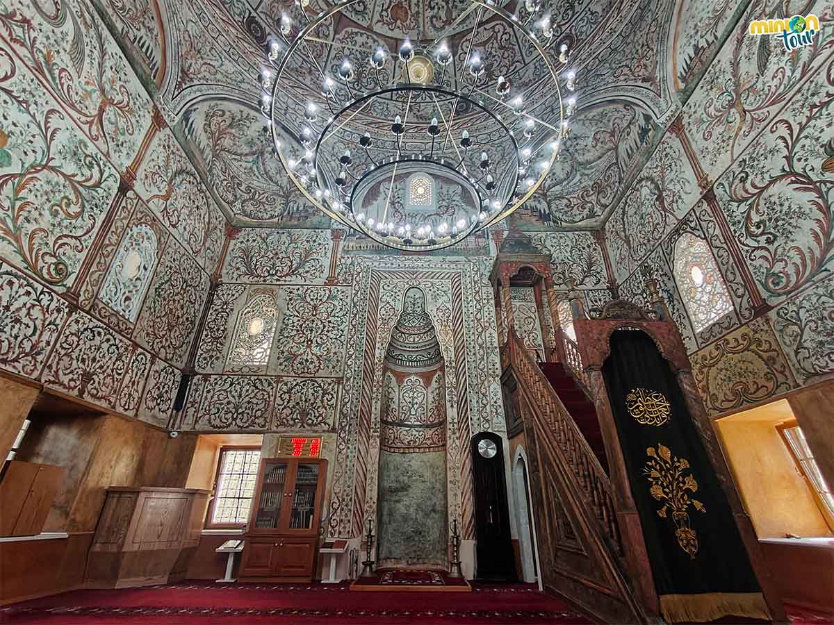 Alucina con el interior de la Mezquita Et'hem Bey en Tirana