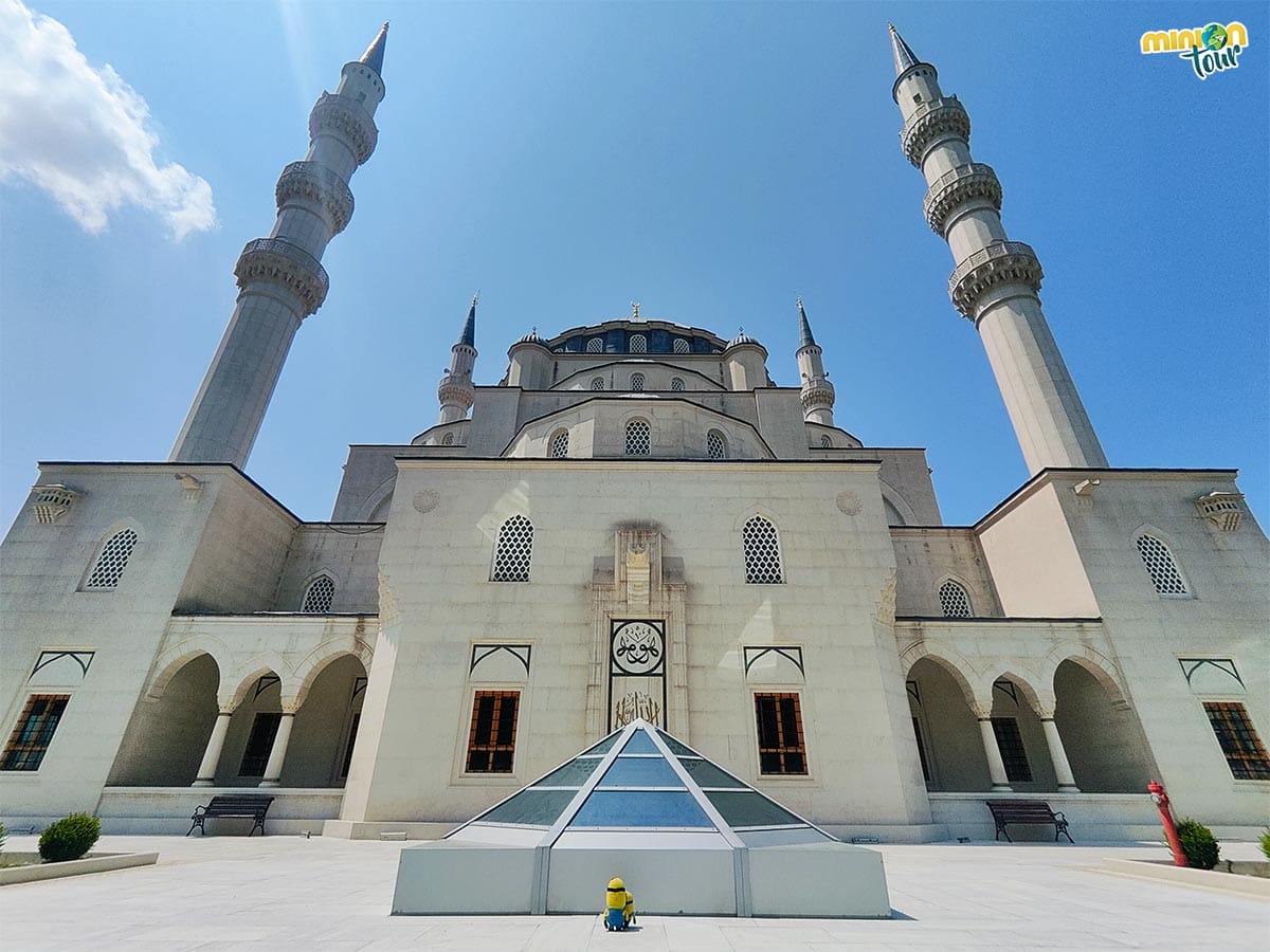 La mezquita más grande de los Balcanes está en Tirana