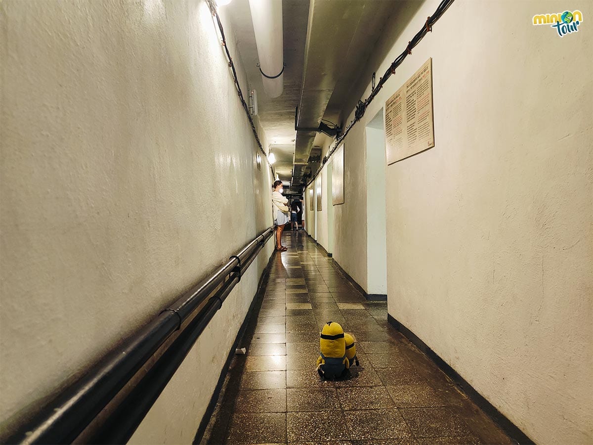 Estos pasillos son estrechos y agobiantes