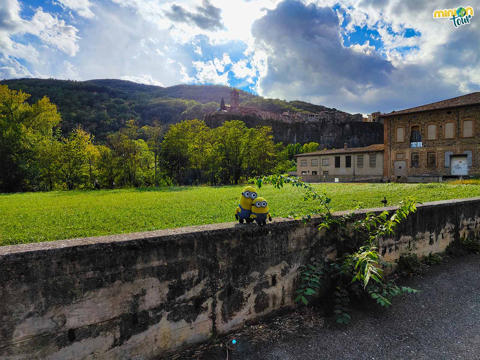 Qué ver en Castellfollit de la Roca, el pueblo suspendido en un acantilado