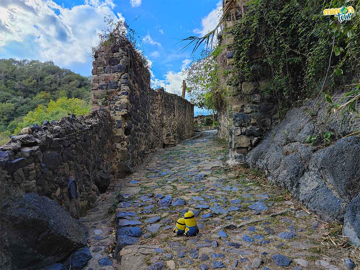 Estamos andando por una antigua vía romana