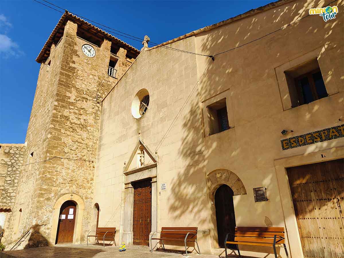 Hemos encontrado la iglesia del pueblo