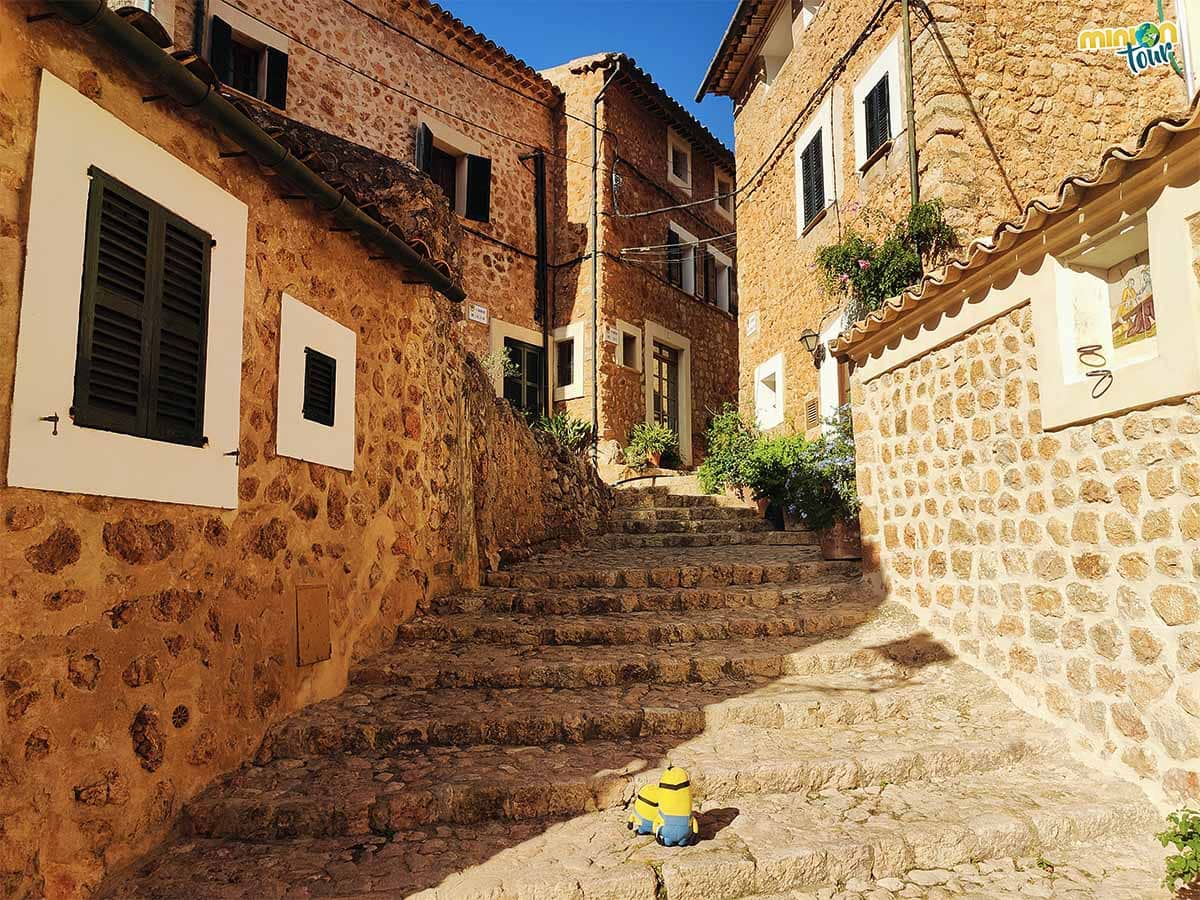 Esta es una de las calles más bonitas que ver en Fornalutx