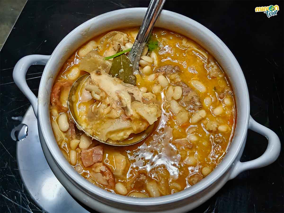 La feijoada a portuguesa es uno de los platos típicos de la zona