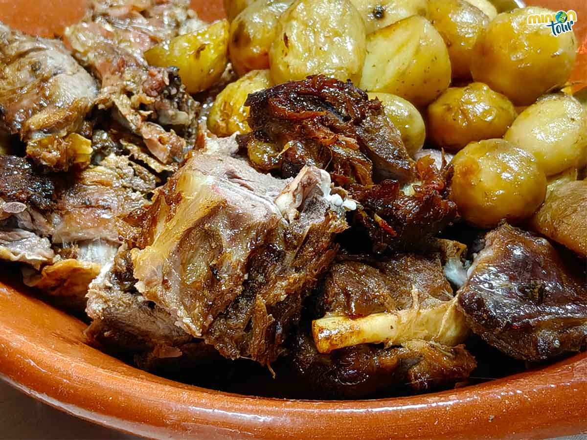 Hemos comido cabrito asado a la manera del Douro con arroz al horno