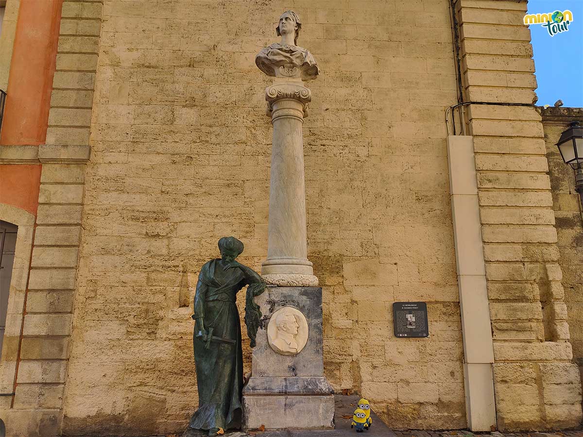A Casimir Péret le han hecho un monumento