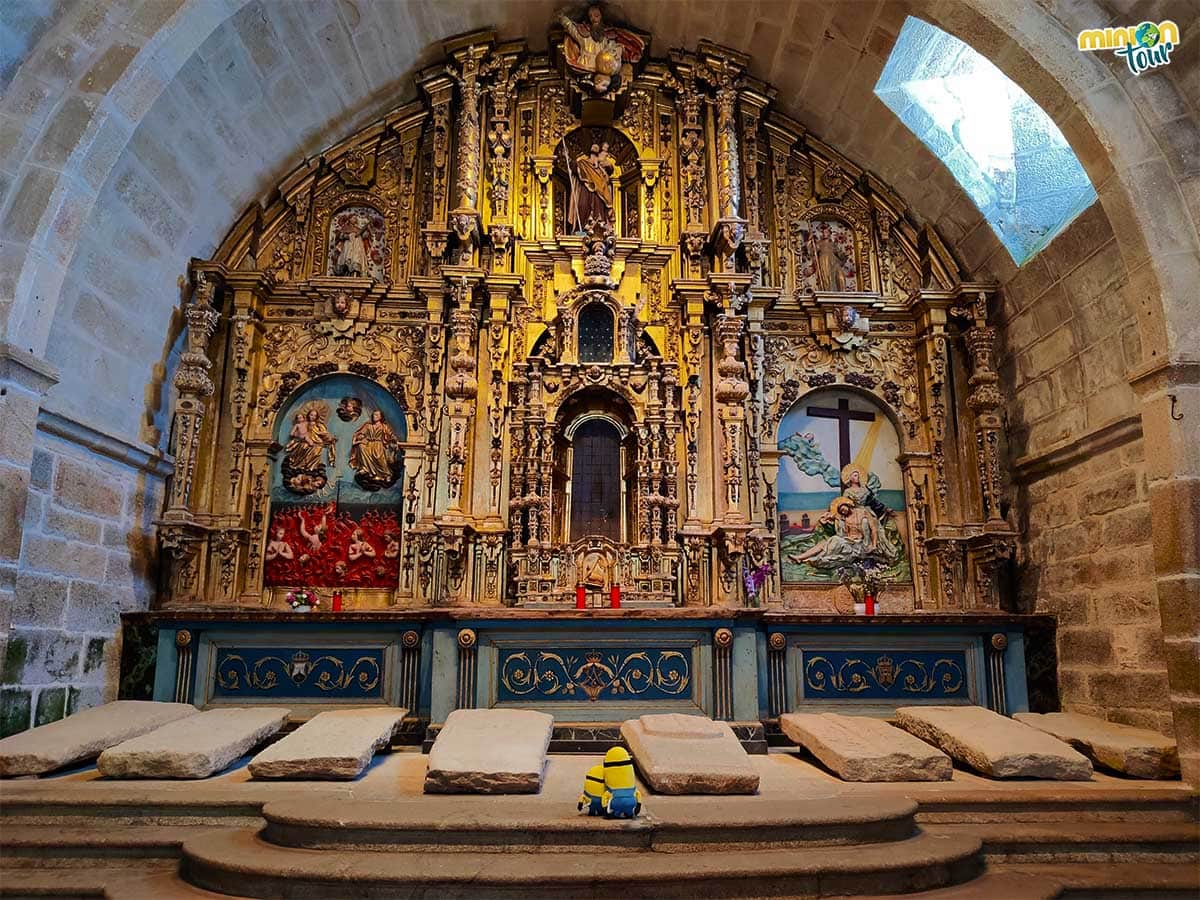 El retablo mayor de la Iglesia de Santa María a Noia es una pasada