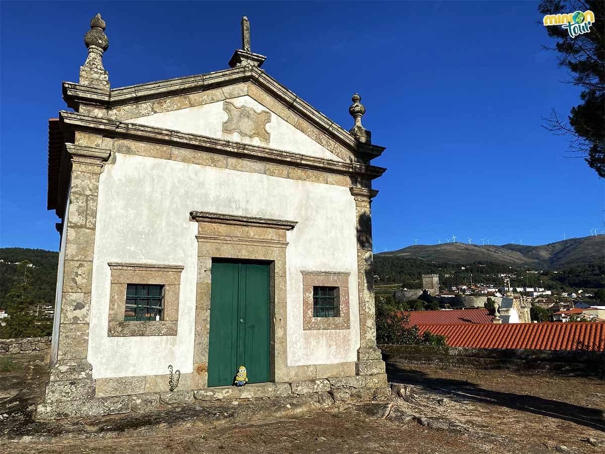 A las afueras de Melgaço está esta capilla tan cuqui