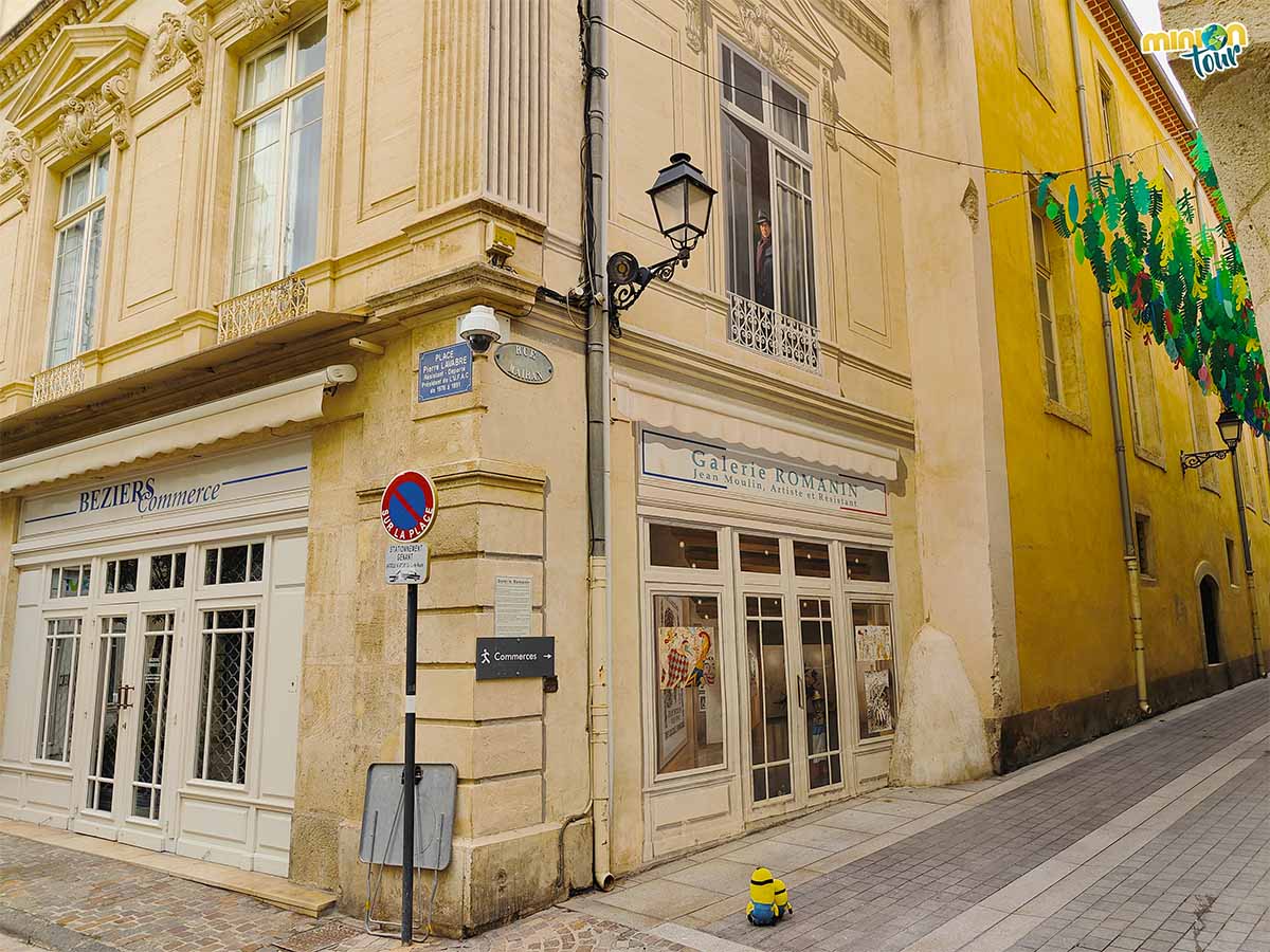 El señor que está en la ventana es Jean Moulin