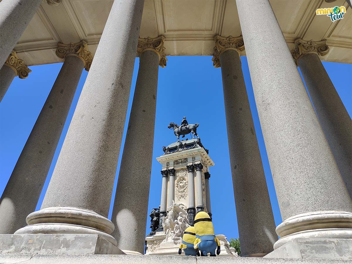 Debajo del caballo hay un mirador