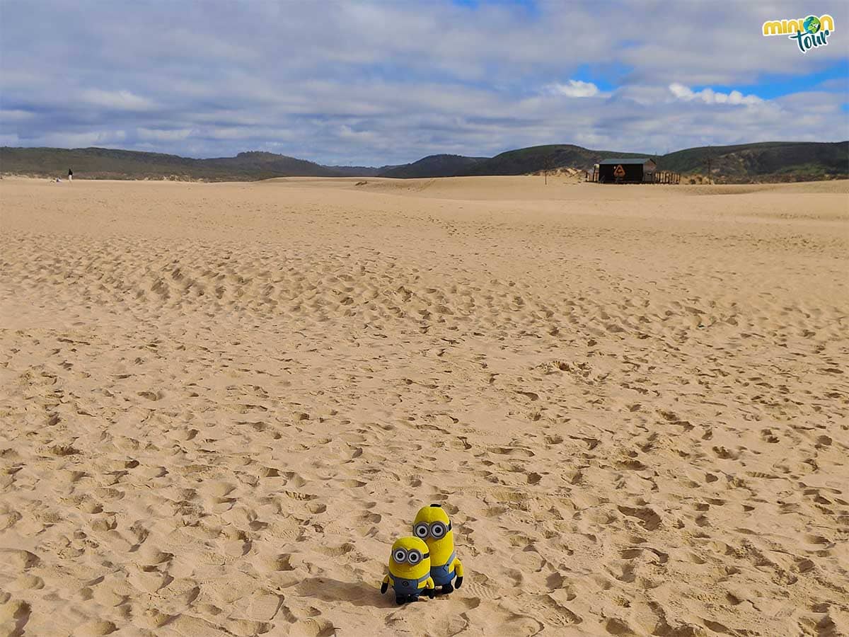 La playa da Bordeira tiene dunas