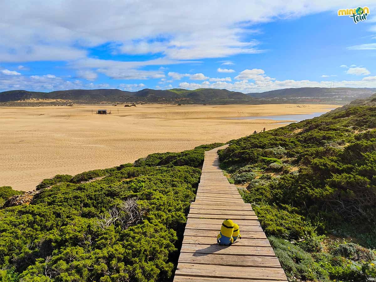 Esta laguna está en medio de la playa