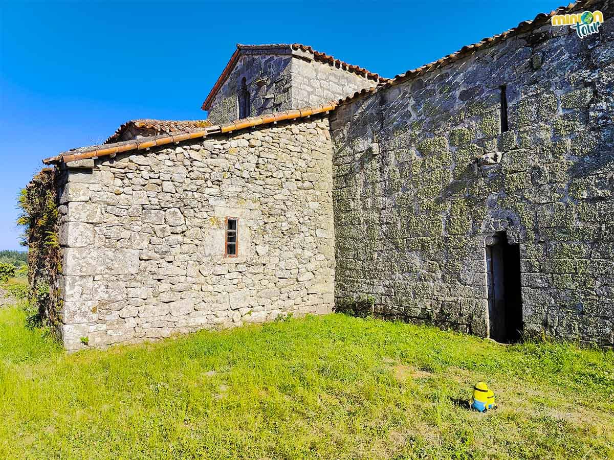 Estamos rodeando la iglesia
