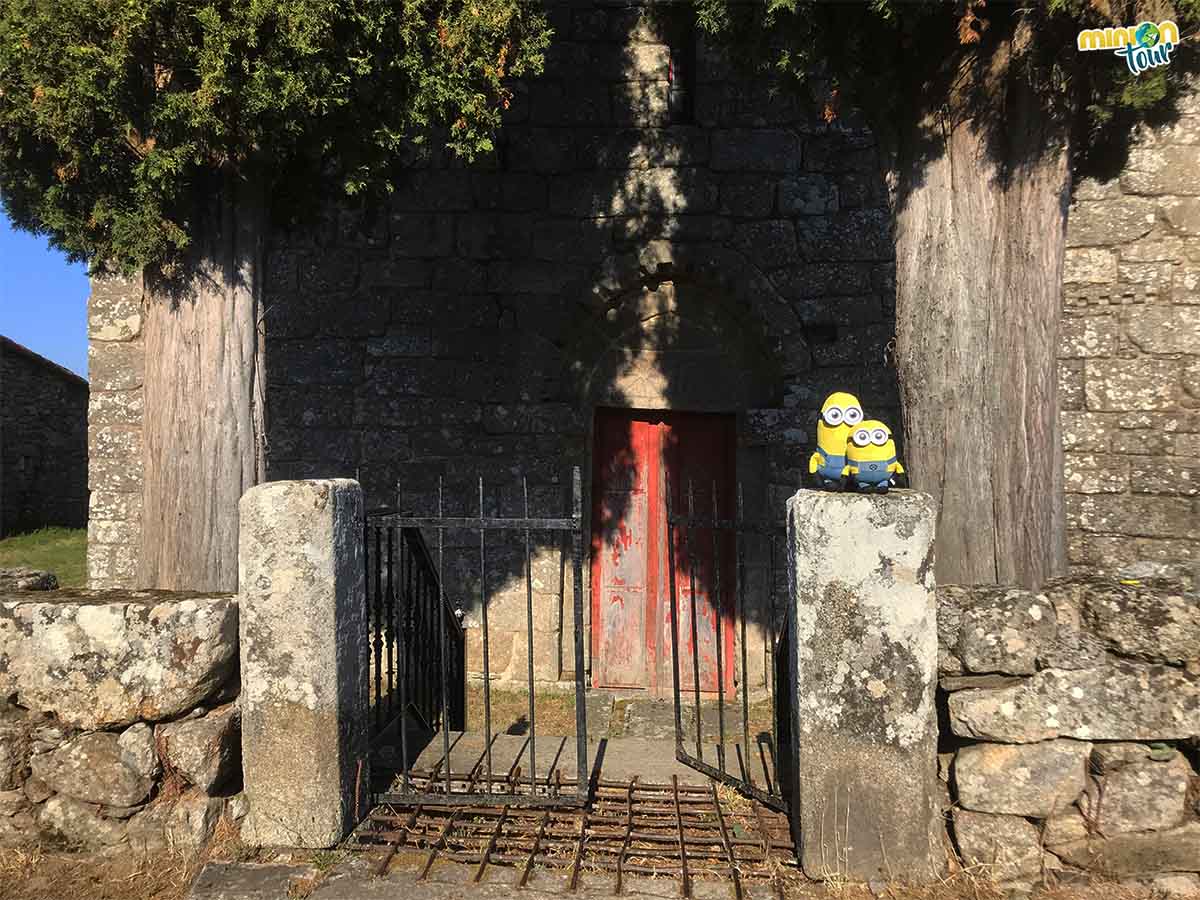 2 Minions en la Iglesia de San Fiz de Cangas