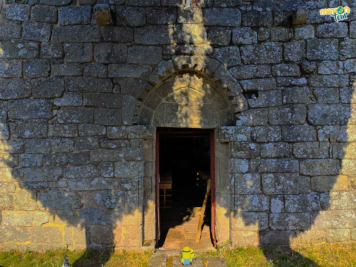 Vamos a entrar en la Iglesia de San Fiz de Cangas