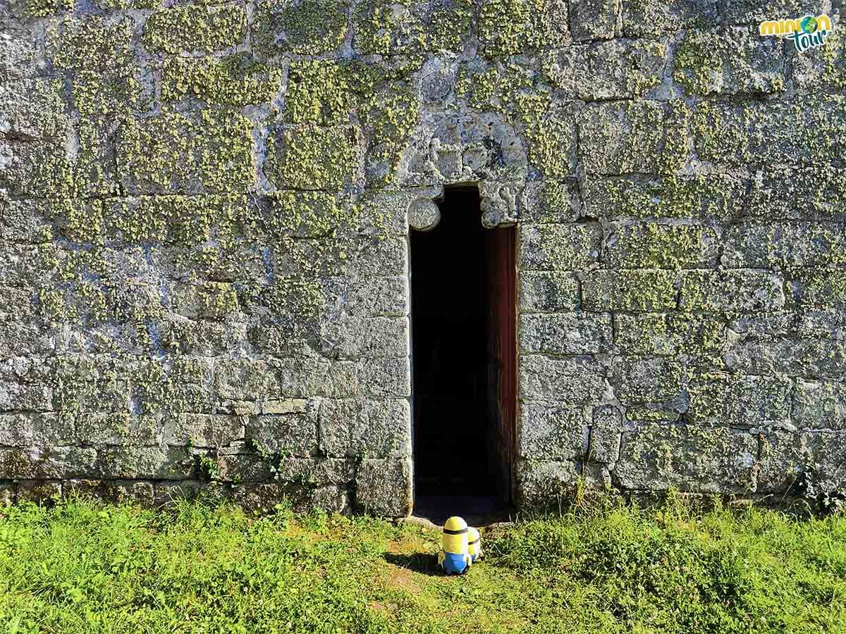 La otra puerta de San Fiz de Cangas es chiqui