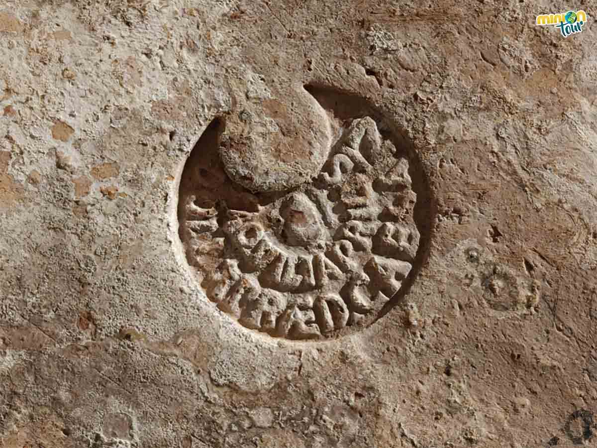 Esta marca de cantería solo la puedes ver en la visita al Panteón de Agripa de Oltre il Pantheon