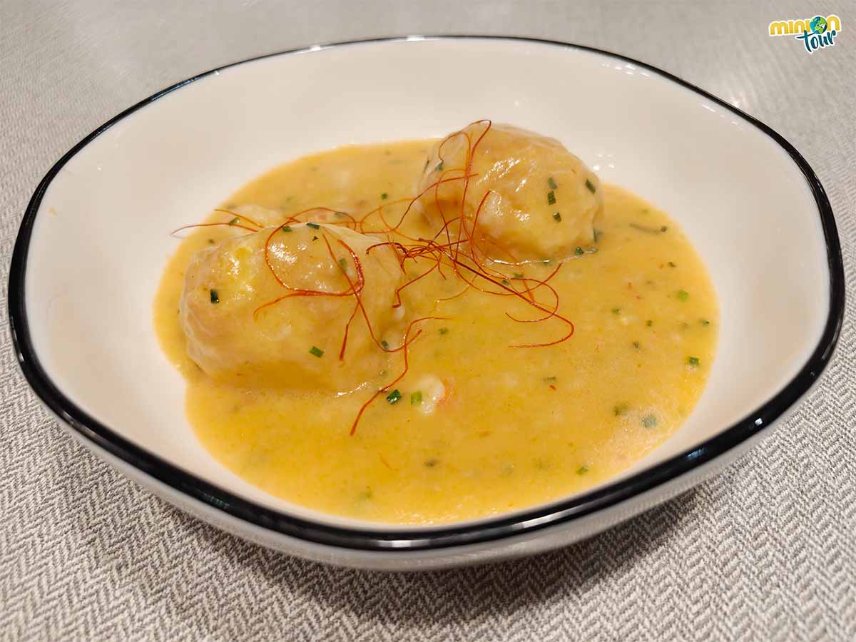 Estamos comiendo albóndigas de merluza