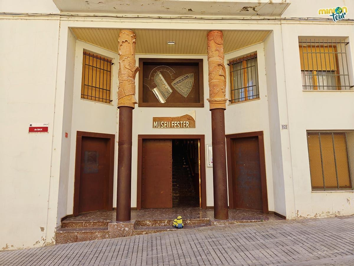 Minions entrando en el Museo Fester de Ontinyent