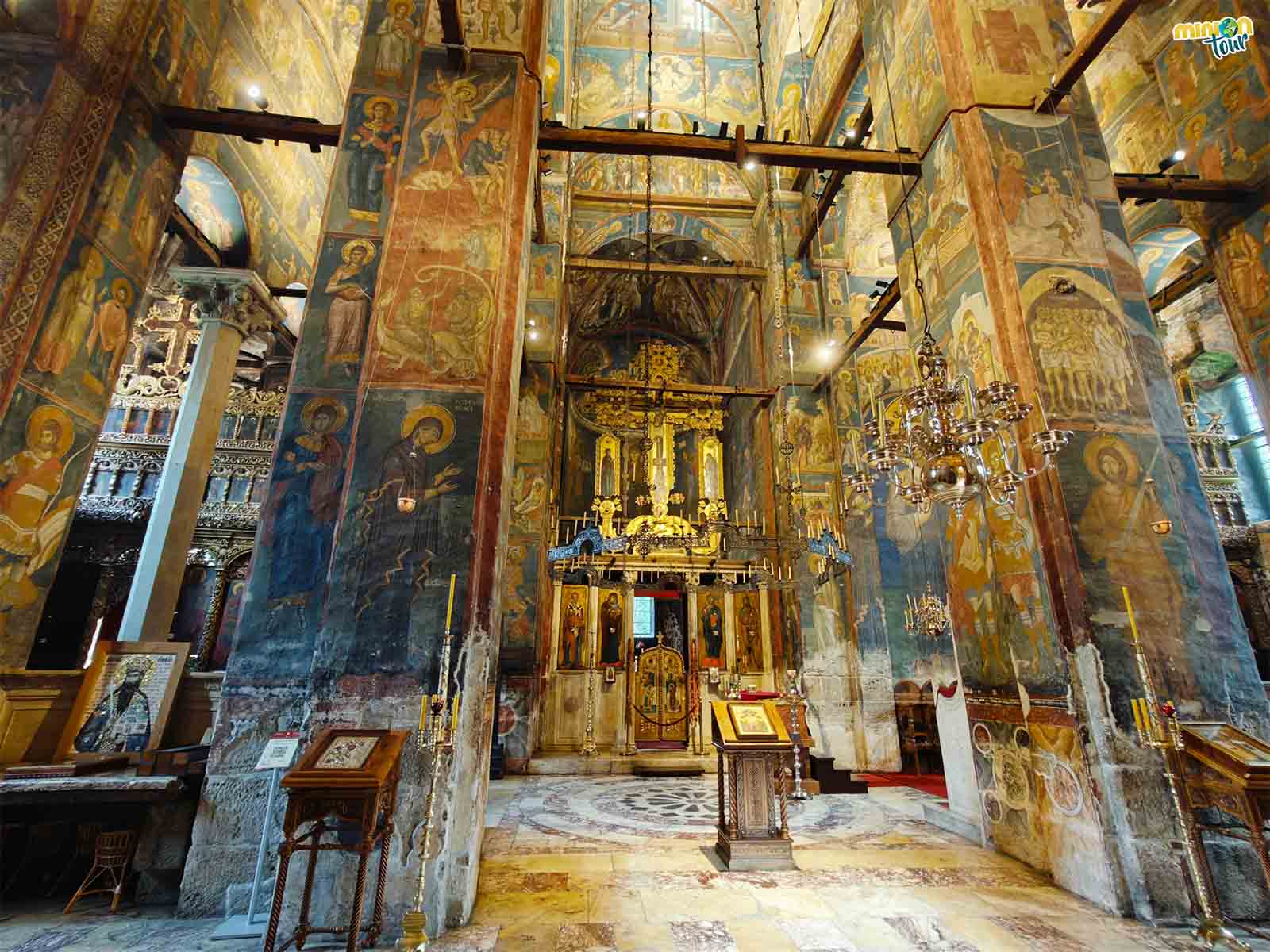 El Monasterio de Visoki Dečani es otro imprescindible que ver en Kosovo