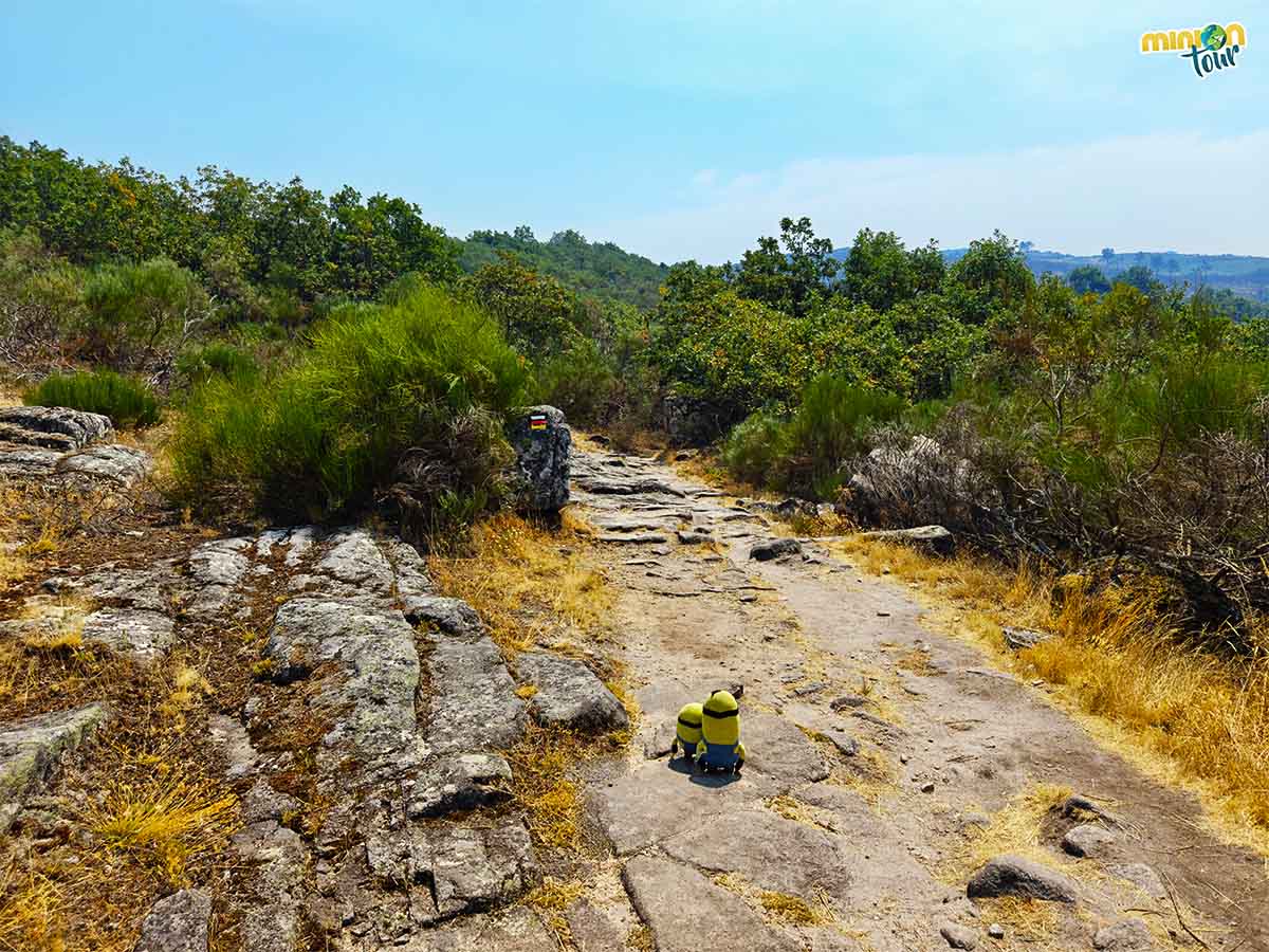 Por aquí empieza la ruta a la cascada