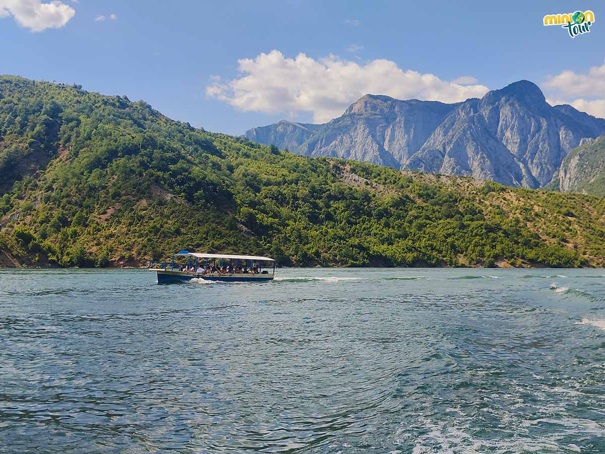 Así es el paisaje de la excursión al lago Koman y río Shala