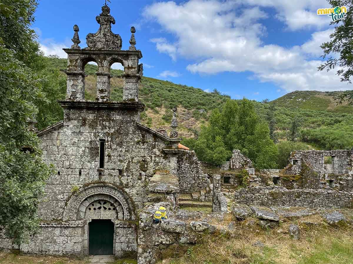 La iglesia es lo único que queda del Monasterio de Santa Maria das Júnias