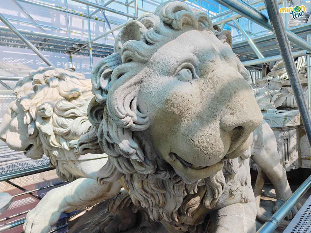Esta fuente tiene dos leones