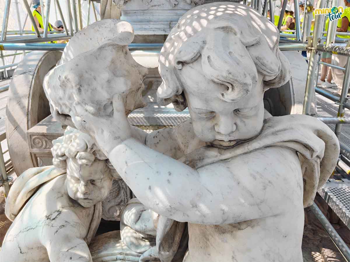 Estos son los amorcillos de la Fuente de Cibeles