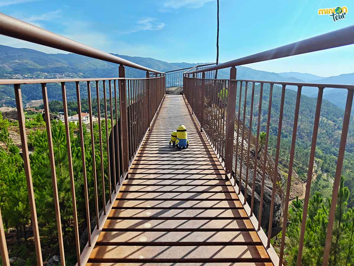 Esta es la pasarela metálica del Mirador de Fafião
