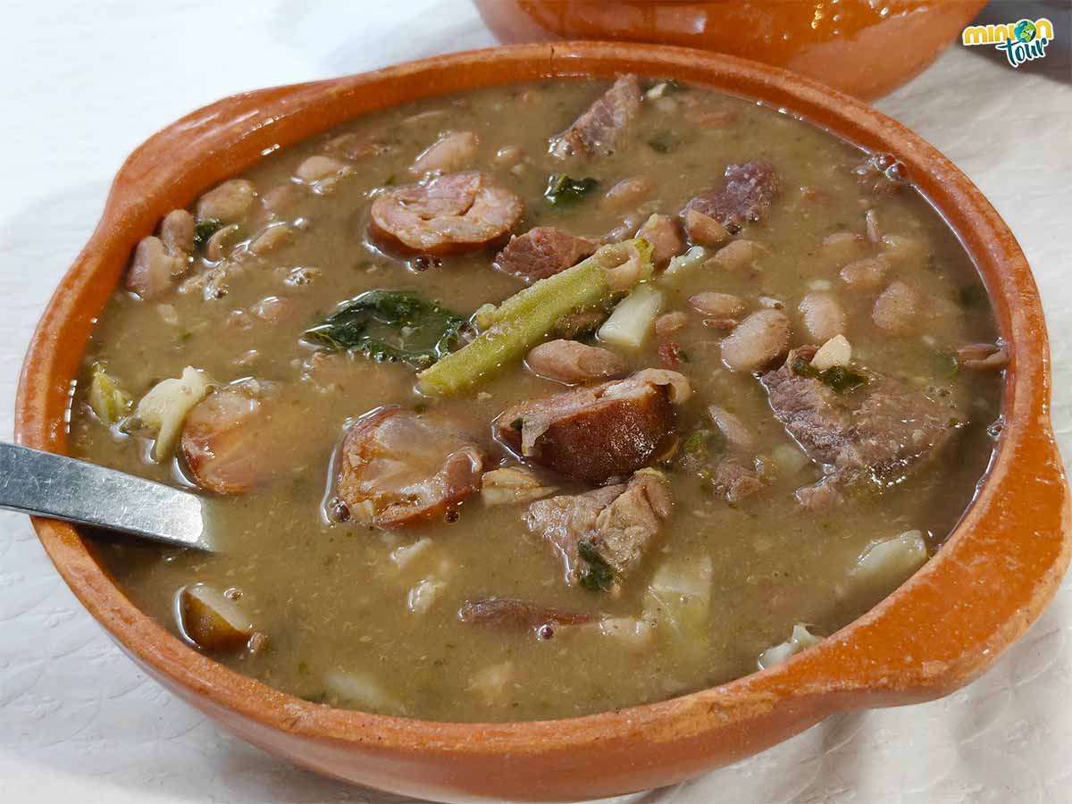 Este es uno de los platos que tienes que comer en Pitões das Júnias